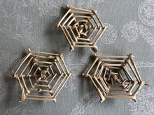 Load image into Gallery viewer, Natural Large Grapevine Web