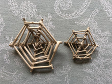 Load image into Gallery viewer, Natural Large Grapevine Web