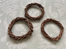 Load image into Gallery viewer, *New* Medium Natural Unpeeled 4 Inch Grapevine Wreath Chew