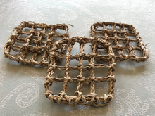 Load image into Gallery viewer, Natural 9.5 x 9.5 cm (3.75 x 3.75 inch) Seagrass Chin ‘Waffle’