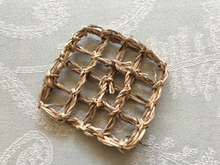 Load image into Gallery viewer, Natural 9.5 x 9.5 cm (3.75 x 3.75 inch) Seagrass Chin ‘Waffle’