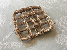Load image into Gallery viewer, Natural 9.5 x 9.5 cm (3.75 x 3.75 inch) Seagrass Chin ‘Waffle’