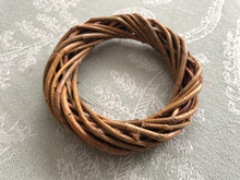 Load image into Gallery viewer, Medium Natural Unpeeled 3.5 Inch Willow Wreath Chew
