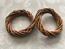 Load image into Gallery viewer, Medium Natural Unpeeled 3.5 Inch Willow Wreath Chew