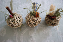 Load image into Gallery viewer, Floral Vol-Au-Vent Chew Set – Chinchilla/Degu/Rat/Rabbit/Guinea Pig/Chew Toy Cage Accessory Chinchilla Gift