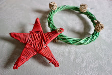 Load image into Gallery viewer, Christmas Wreath - Grapevine and Seagrass Chinchilla/Rat/Degu/Rabbit/Guinea Pig/Hamster Chew Toy