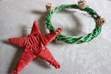 Load image into Gallery viewer, Christmas Wreath - Grapevine and Seagrass Chinchilla/Rat/Degu/Rabbit/Guinea Pig/Hamster Chew Toy