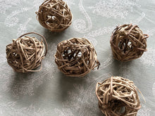 Load image into Gallery viewer, Misfit Grapevine Vol-Au-Vent Bases