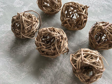 Load image into Gallery viewer, Misfit Grapevine Vol-Au-Vent Bases