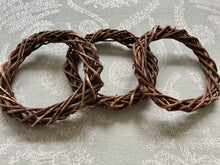 Load image into Gallery viewer, *New* Medium Natural Unpeeled 4 Inch Grapevine Wreath Chew
