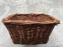 Load image into Gallery viewer, Willow Chew Basket (Square)
