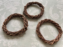 Load image into Gallery viewer, *New* Medium Natural Unpeeled 4 Inch Grapevine Wreath Chew
