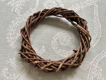Load image into Gallery viewer, *New* Medium Natural Unpeeled 4 Inch Grapevine Wreath Chew

