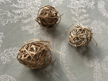 Load image into Gallery viewer, Misfit Natural 4cm (1.5 inch) Grapevine Ball (Medium Size)

