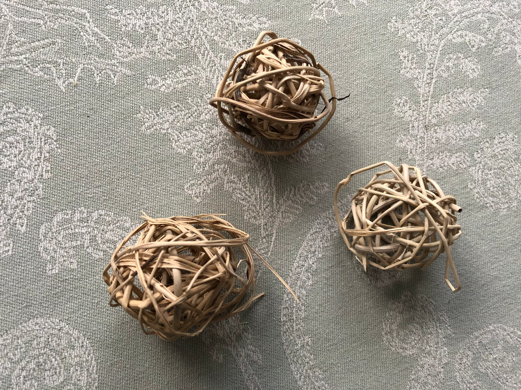 Misfit Natural 4cm (1.5 inch) Grapevine Ball (Medium Size)