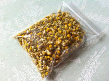 Load image into Gallery viewer, Chamomile Flowers (15g/.53oz.) - Chinchilla/Rat/Degu/Rabbit/Guinea Pig Treats
