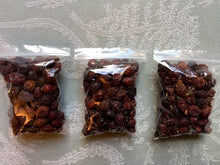 Load image into Gallery viewer, Dried whole rose hips (70g / 2.47oz) - Chinchilla/Rat/Degu/Rabbit/Guinea Pig Treats
