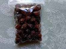 Load image into Gallery viewer, Dried whole rose hips (70g / 2.47oz) - Chinchilla/Rat/Degu/Rabbit/Guinea Pig Treats
