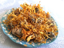 Load image into Gallery viewer, Marigold / Calendula Petals (15g./.53oz.) - Chinchilla/Rat/Degu/Rabbit/Guinea Pig Treats
