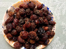 Load image into Gallery viewer, Dried whole rose hips (70g / 2.47oz) - Chinchilla/Rat/Degu/Rabbit/Guinea Pig Treats
